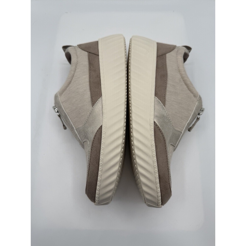 BZees Winner Comfort Sneaker, Women's 10 M, Beige,Gold Metallic Accents,Zip,NIB - Picture 9 of 16